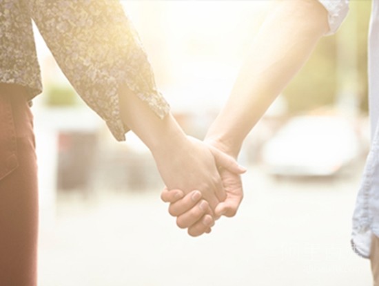 情侣智能感应手环,不在一起也能传递情感(图2) 情侣智能感应手环,不在一起也能传递情感(图2)