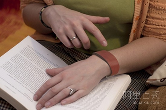 情侣智能感应手环,不在一起也能传递情感(图4) 情侣智能感应手环,不在一起也能传递情感(图4)