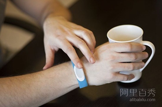 情侣智能感应手环,不在一起也能传递情感(图6) 情侣智能感应手环,不在一起也能传递情感(图6)